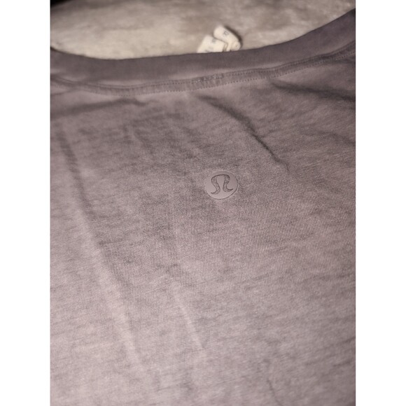 Lululemon gray crop top size 8 - Picture 6 of 6